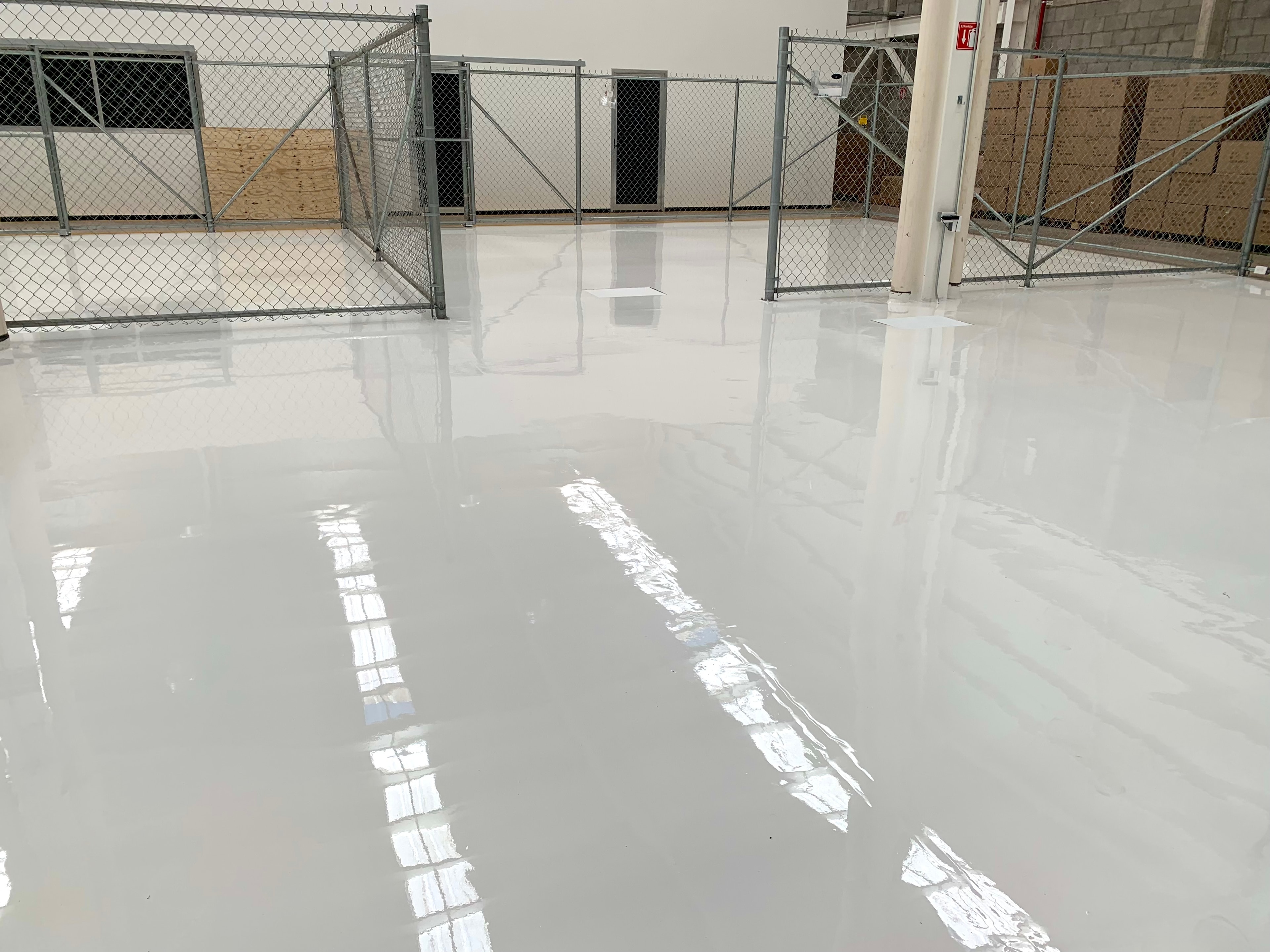 Piso epóxico industrial aplicado por Epoxher
